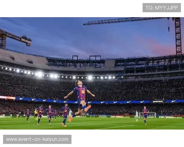 莱万补时助攻瞬间：诺坎普球场从寂静到沸腾